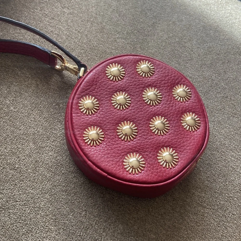 Pouch - Picture 1 of 9